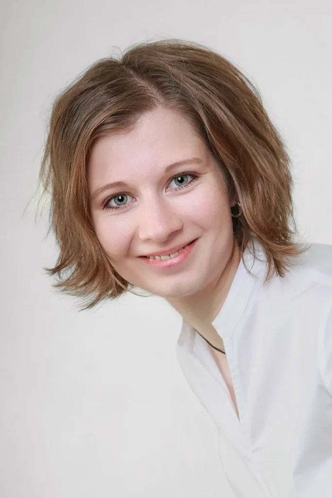 Business portrét zaměstnankyně pro firemní web